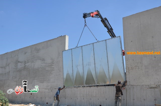 كفرقاسم تنتصر.. واغلقت الابواب !!! عمو عادل يُسلم مفاتيح استاذ ابو خميس الدولي الى رؤساء الفرق الرياضية بعد اتمامه وتغليقه  